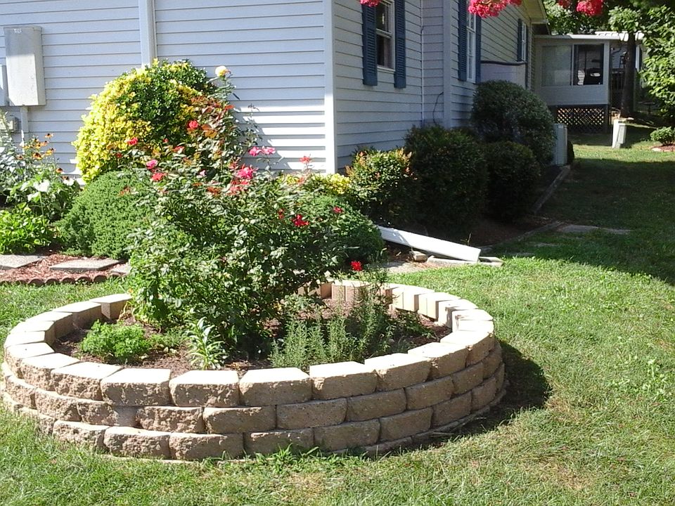 2nd image of 212 Sweet Ln