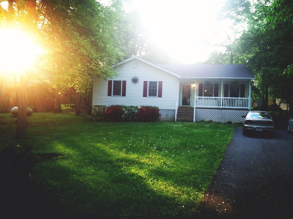 1st image of 10 Oak Ln