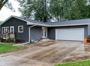 1604 26th St NW, Cedar Rapids, IA 52405
