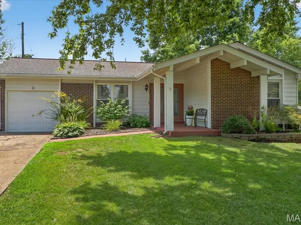 2235 Bentley Manor Dr, Fenton, MO 63026