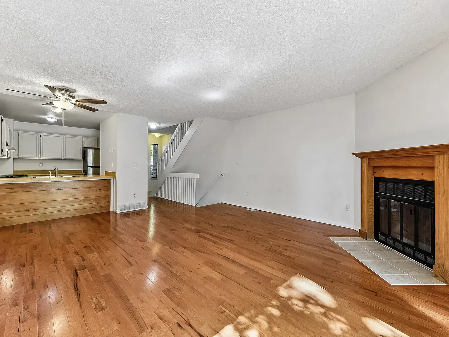 3 bed, 1450 sqft, $2,600 — Photo 4