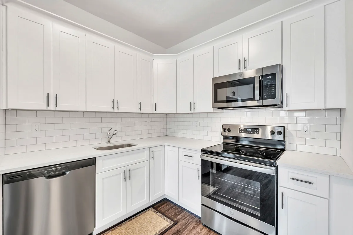 2 bed, 1075 sqft, $3,100 — Photo 2