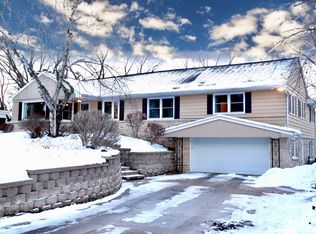 1285 Fairhaven Blvd, Elm Grove, WI 53122