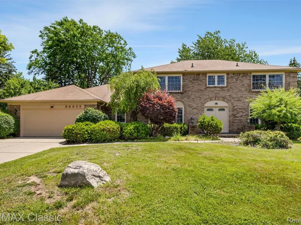 36953 Fox Gln, Farmington Hills, MI 48331