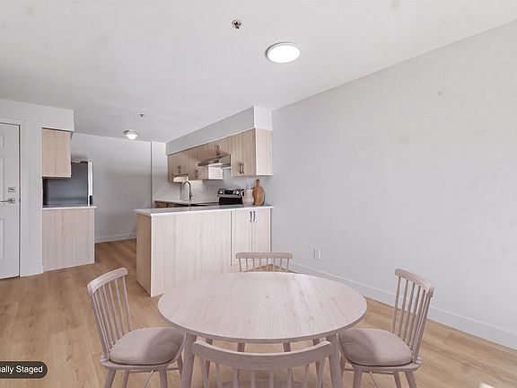 3rd image of 2928 Commercial Dr #306