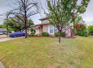 1318 S San Saba St, Grand Prairie, TX 75052