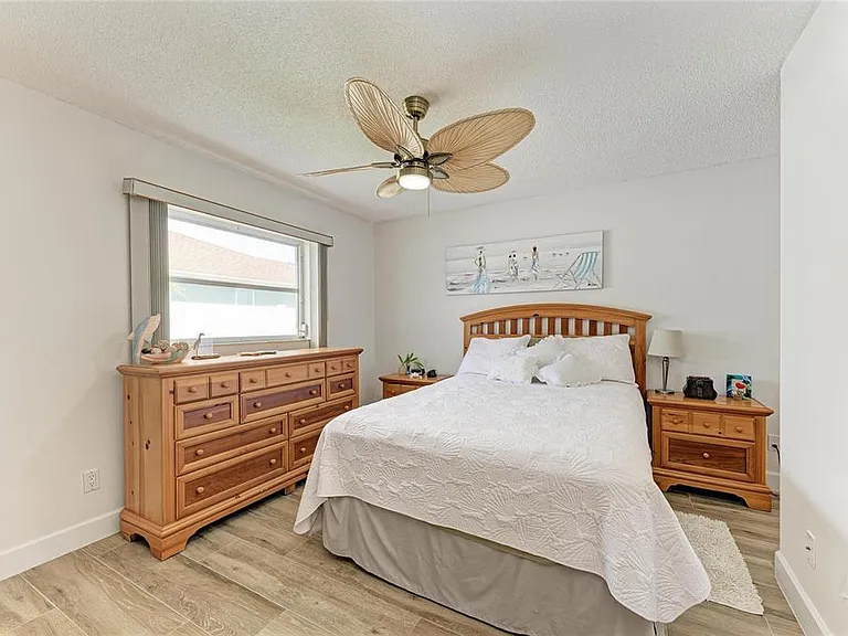 405 Bayside Ln — Photo 45