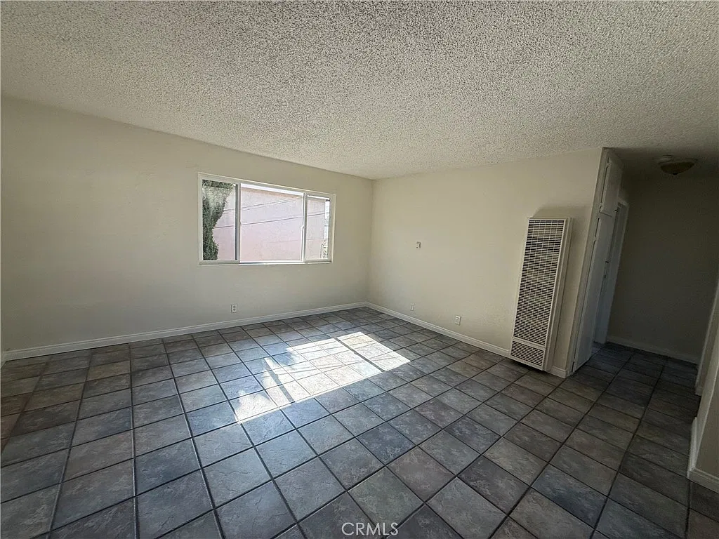 2 bed, 900 sqft, $2,475 — Photo 2