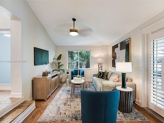 3rd image of 2537 Tequesta Ln