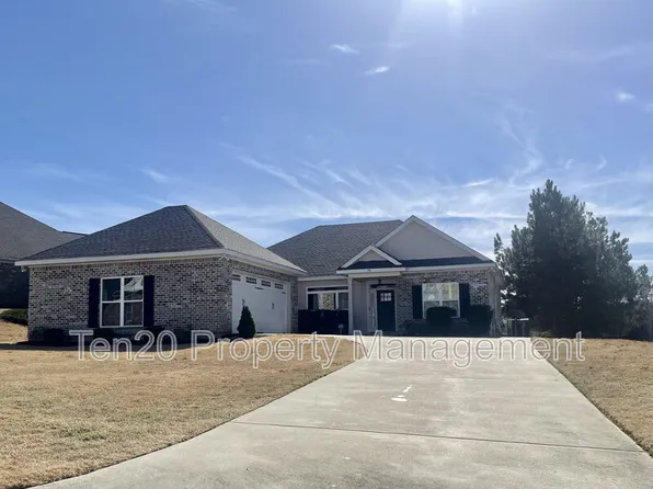 70 Tree Top Hl, Smiths Station, AL 36877