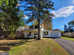 1043 Manor Ln, Southampton, PA 18966