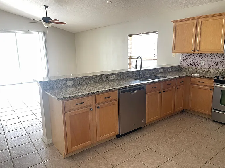5247 Marbella Isle Dr — Photo 6