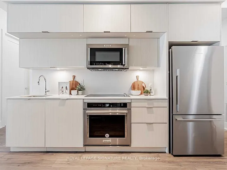 80 Vanauley St #415 — Photo 2