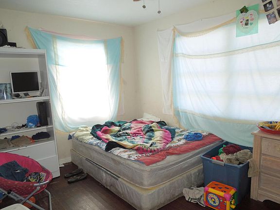 4th image of 602 N A St