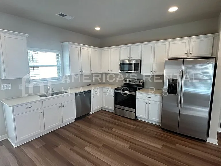 285 Avalon Way — Photo 6