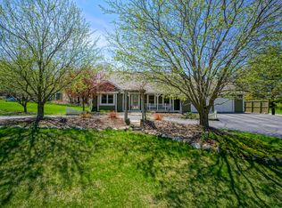 S76W32295 Hawthorn Cir, Mukwonago, WI 53149