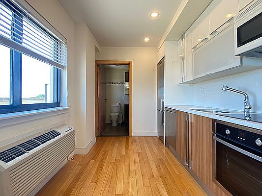 3rd image of 31-35 31st St #701