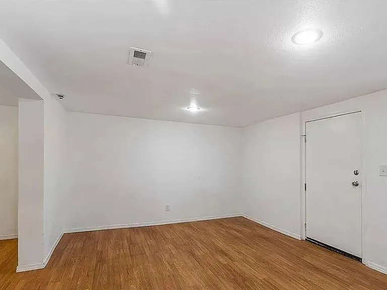 4746 7th Ave NE — Photo 9