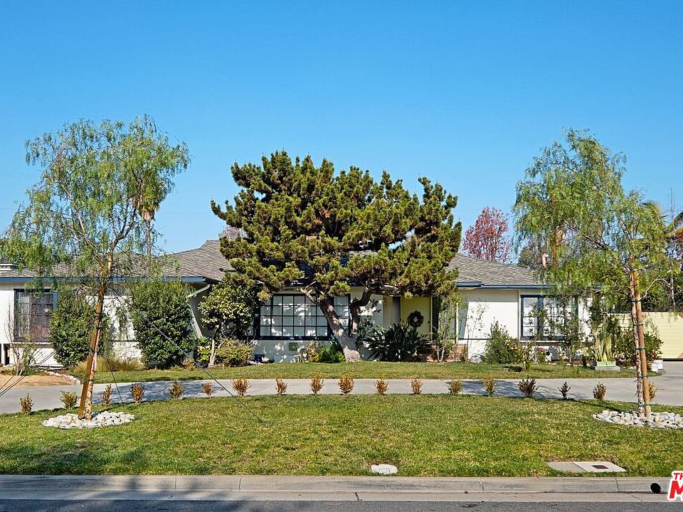 1st image of 1025 W River Ln