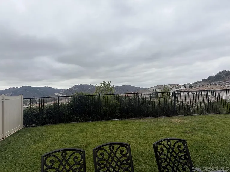 4633 Quiet Ridge Ln — Photo 9