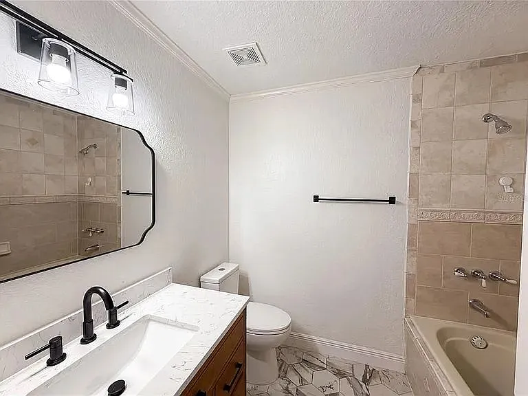 4279 NE 32nd Cir #1 — Photo 5