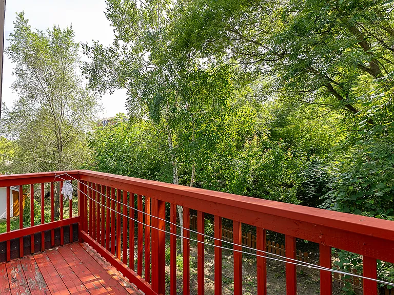 1345 Saint James Ave — Photo 9