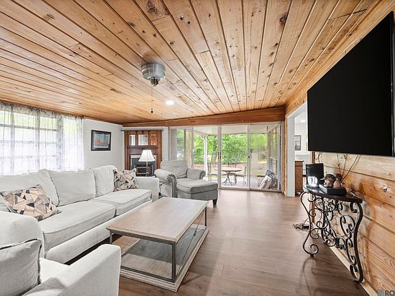 3rd image of 8709 Forest Hill Dr
