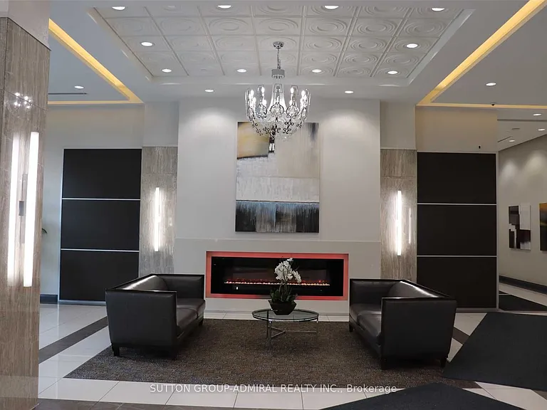 7171 Yonge St #405 — Photo 27