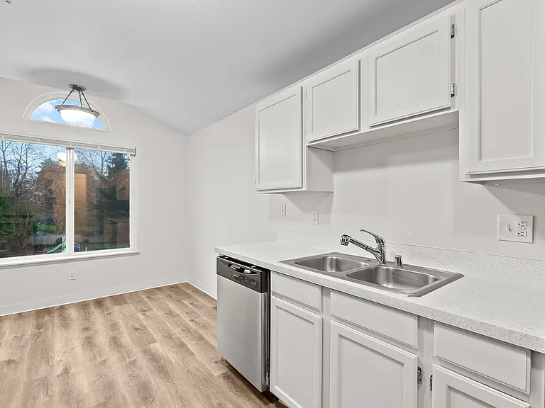 Spacious 2x2 Apartment Homes in Central Tacoma! — Photo 70