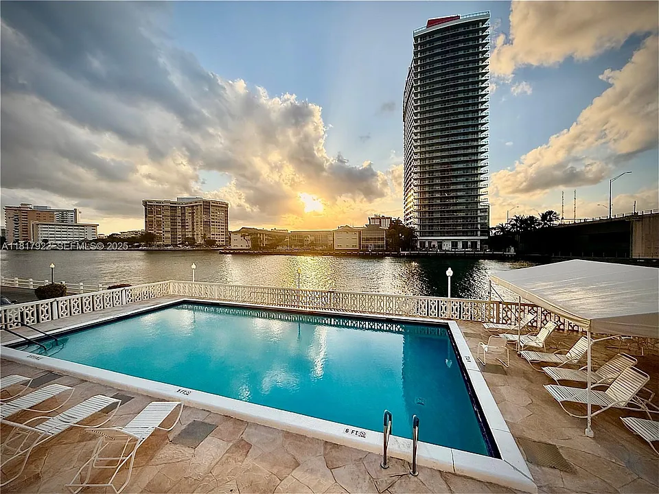 1825 S Ocean Dr