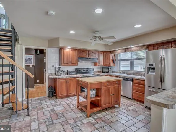 225 Gravel Hill Rd, Huntingdon Valley, PA 19006