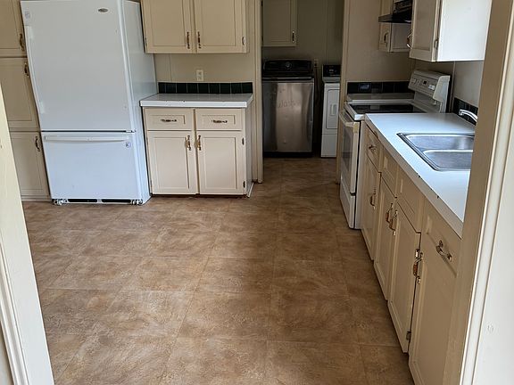 Eat in kitchen and washroom