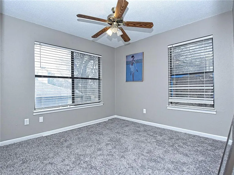 904 Walter St — Photo 15