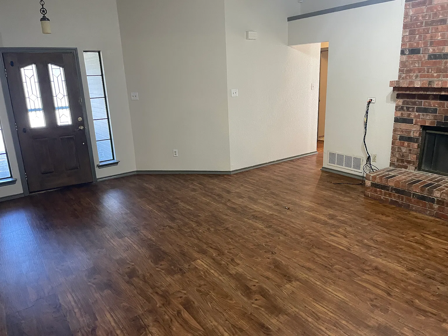 3 bed, 1859 sqft, $1,950 — Photo 2