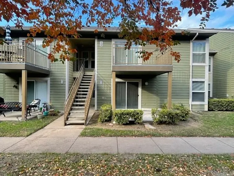 1500 Lake Shore Dr #211 — Photo 1