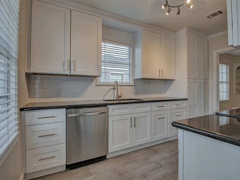 2216 N Arthur St — Photo 9