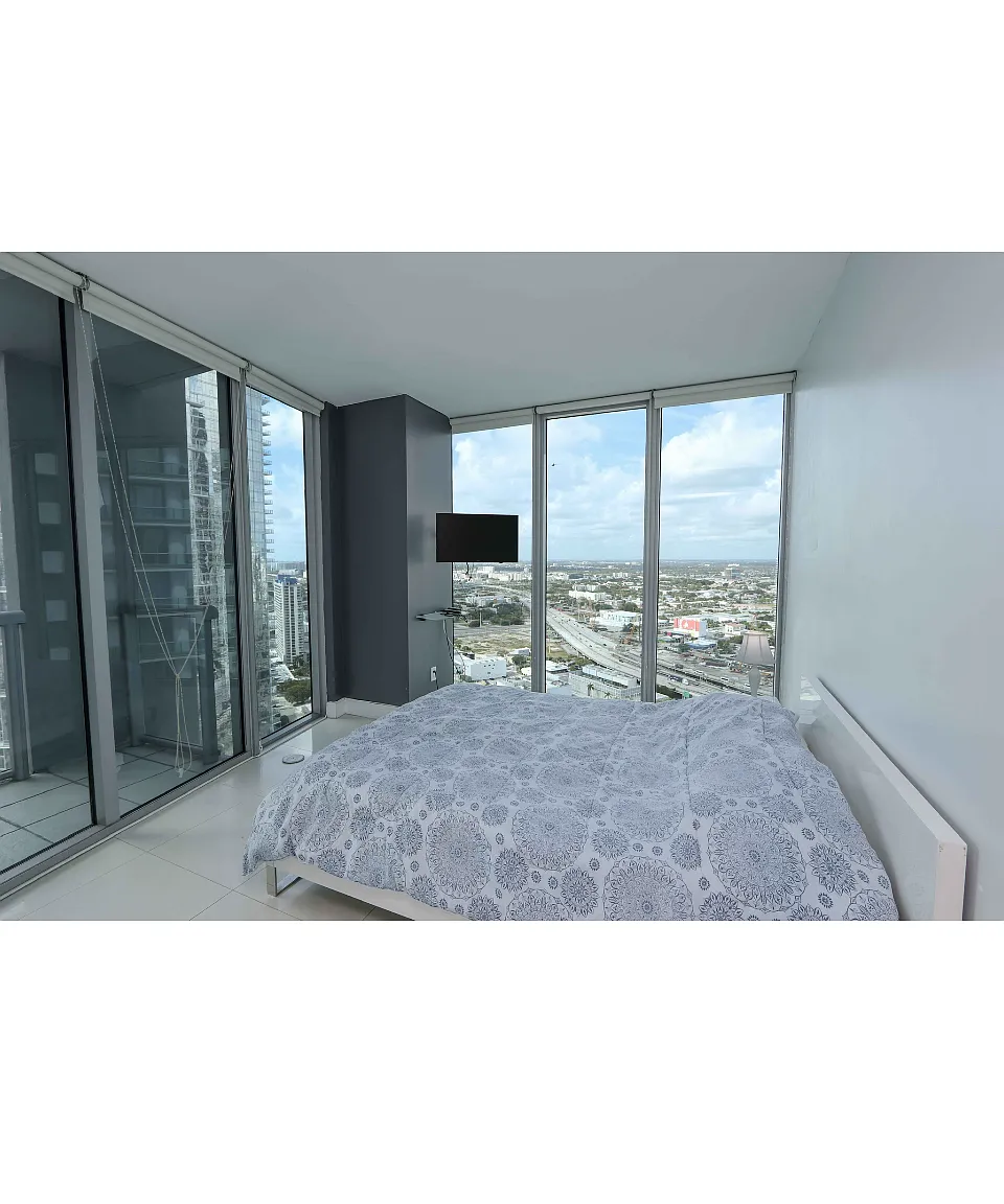 2 bed, 1318 sqft, $5,400 — Photo 4