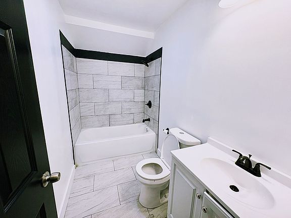2nd image of 1423 Weyler Ave