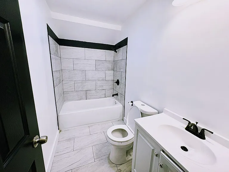 1423 Weyler Ave — Photo 2