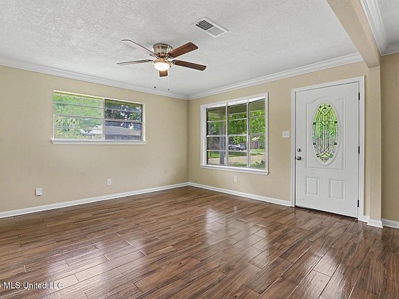 3rd image of 1 Oxford Dr