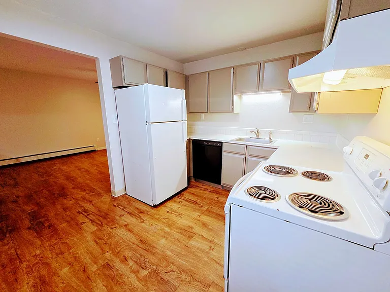 Mead Apartments — Photo 7