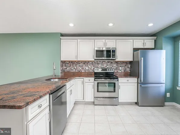 3095 Bridgeton Ct, Woodbridge, VA 22192