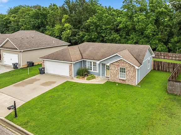 4th image of 2705 Wild Rose Ln