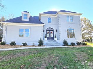 40 Shipwatch Dr, Hickory, NC 28601