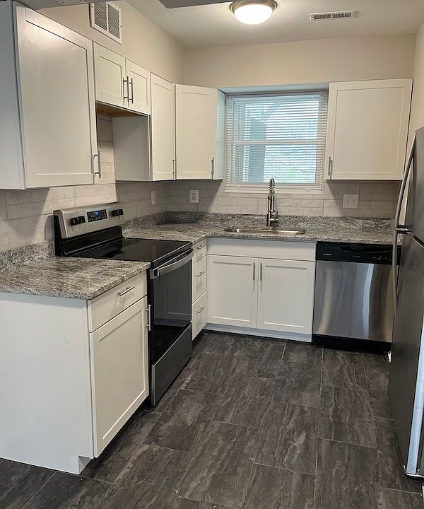1st image of 1000 Parkvale Ct #1000