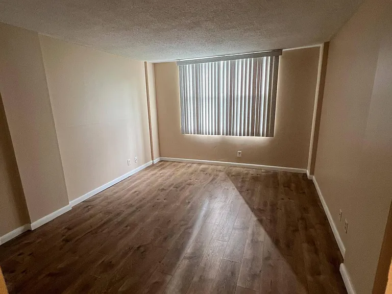 105 Royal Park Dr #1D — Photo 2