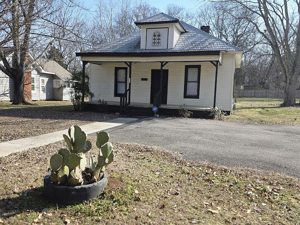 1st image of 713 W Washington St