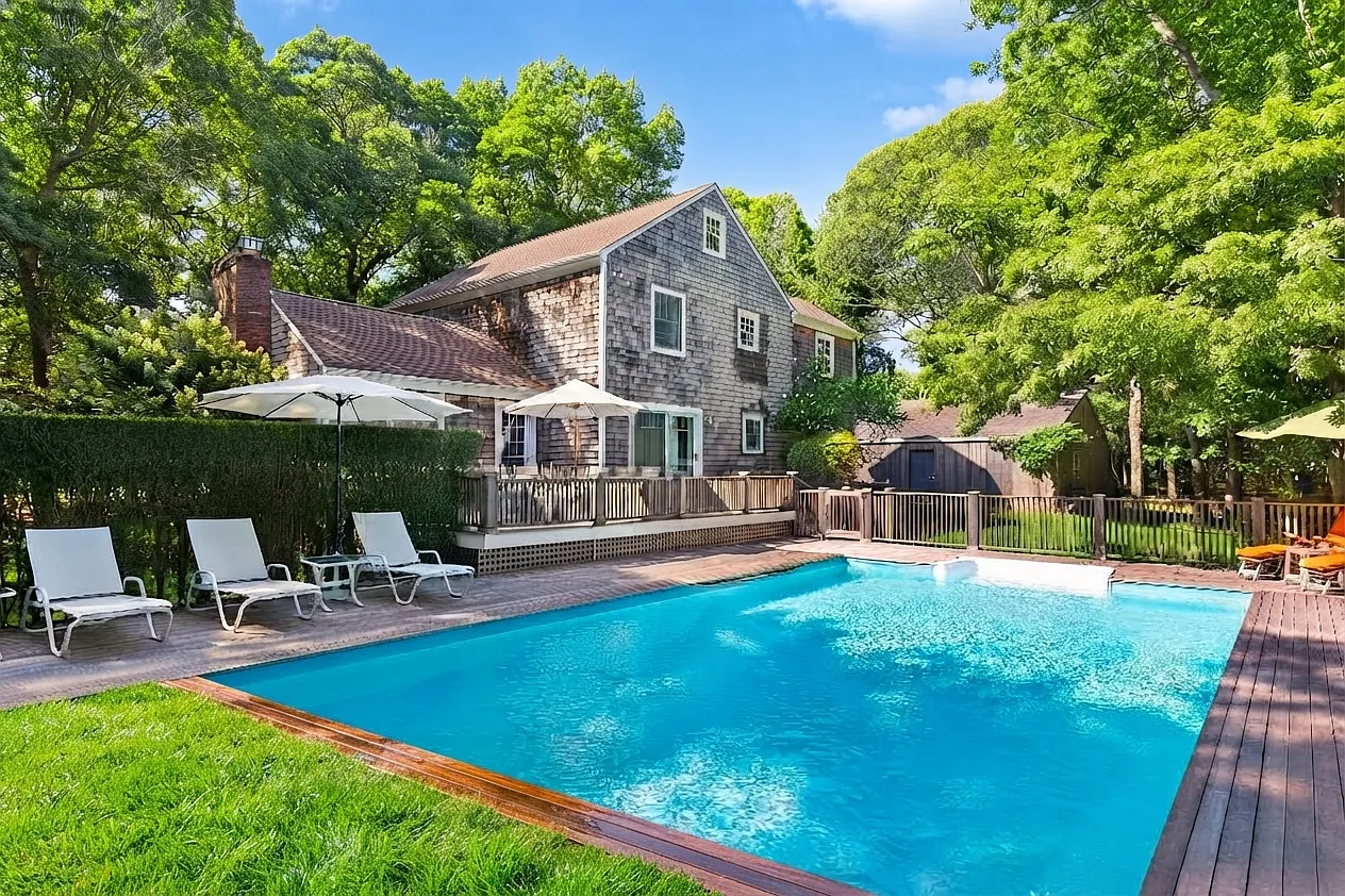 Private Hamptons Retreat | 5-Bedroom with Pool — Photo 2