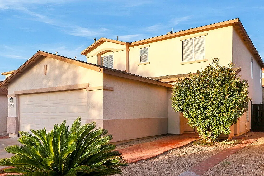 4 bed, 3.0 bath, 2530 sqft, $2,035 — Photo 4