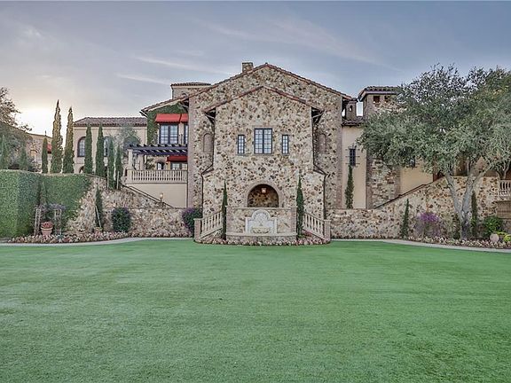 3rd image of 15239 Pendio Dr